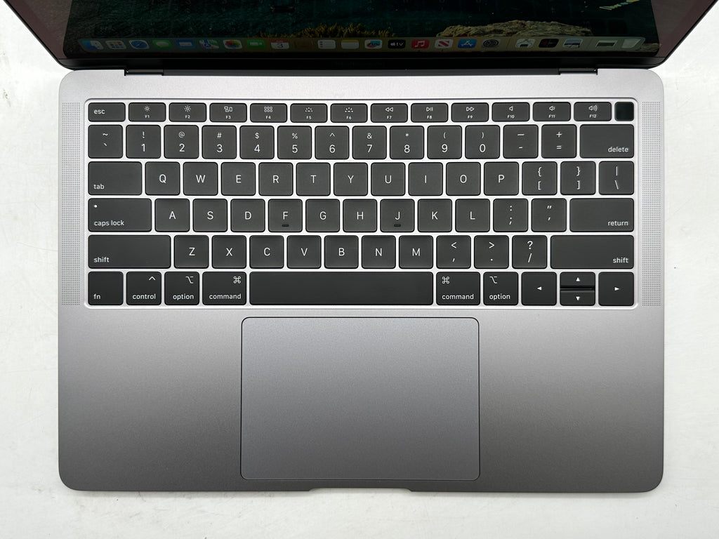 Apple 2019 13 in MacBook Air 1.6GHz Dual-Core i5 16GB 512GB SSD IUG617 Space Gray